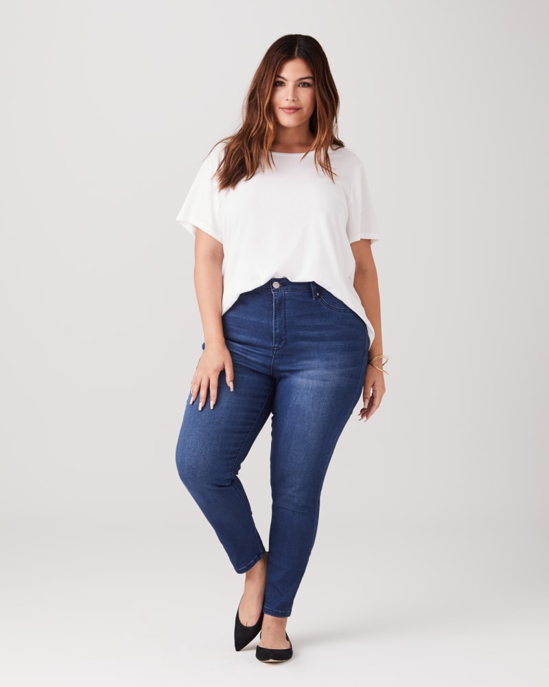 Plus size model with pear body shape wearing Bergen Stretch Skinny Jean  by Curve Appeal | Dia&Co | dia_product_style_image_id:136759